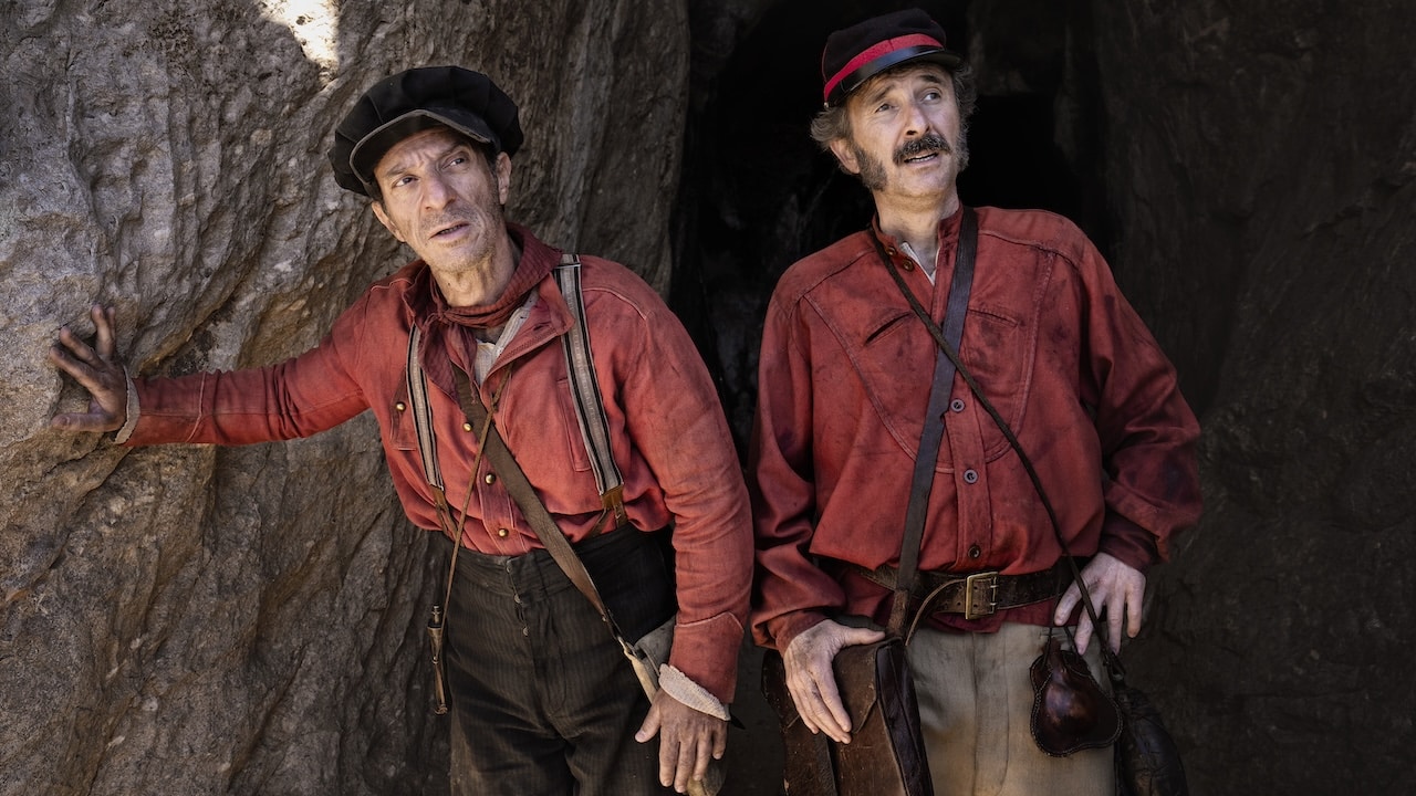 L’abbaglio: Toni Servillo, Ficarra e Picone in tenuta garibaldina nel poster ufficiale del film
