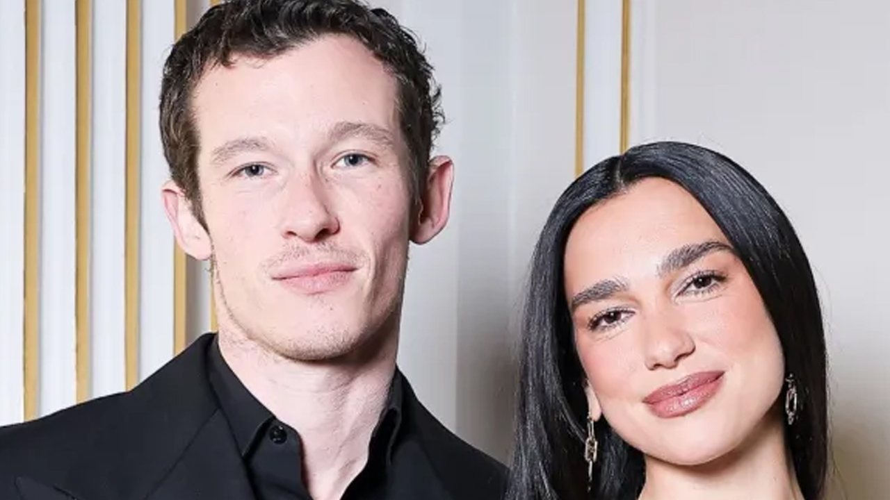 Callum Turner e Dua Lipa brillano alla Fashion Week parigina: la coppia è un misto di complicità e glamour! [FOTO]