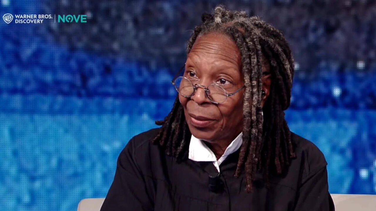 Whoopi Goldberg svela come si guadagnava da vivere prima del successo: “Facevo i soldi con i morti”