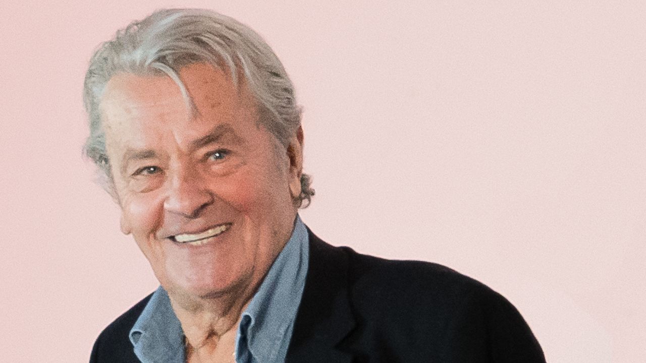 Il secondo testamento di Alain Delon crea tensioni in famiglia - Cinematographe.it