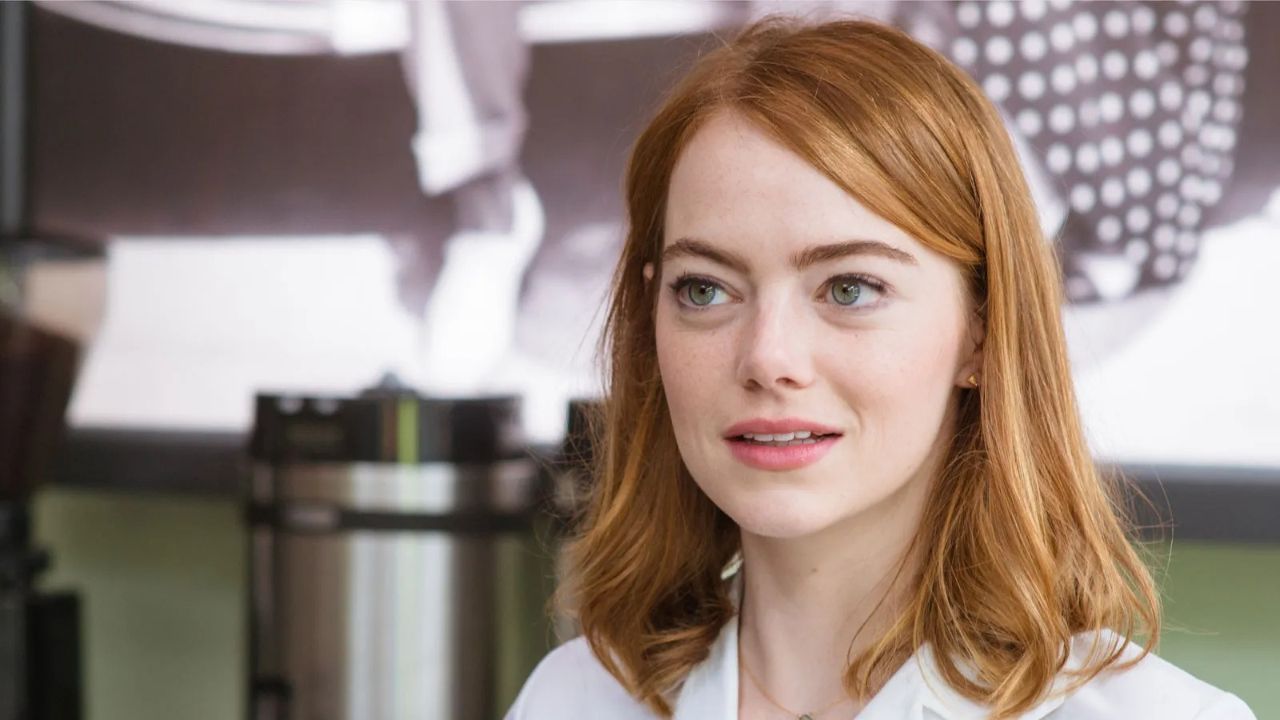 Emma Stone attaccata da un'ape a Cannes 2025 - Cinematographe.it