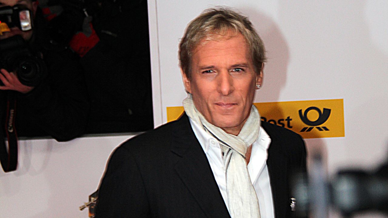 Michael Bolton rivela la diagnosi di un raro cancro al cervello: “voglio andare avanti”