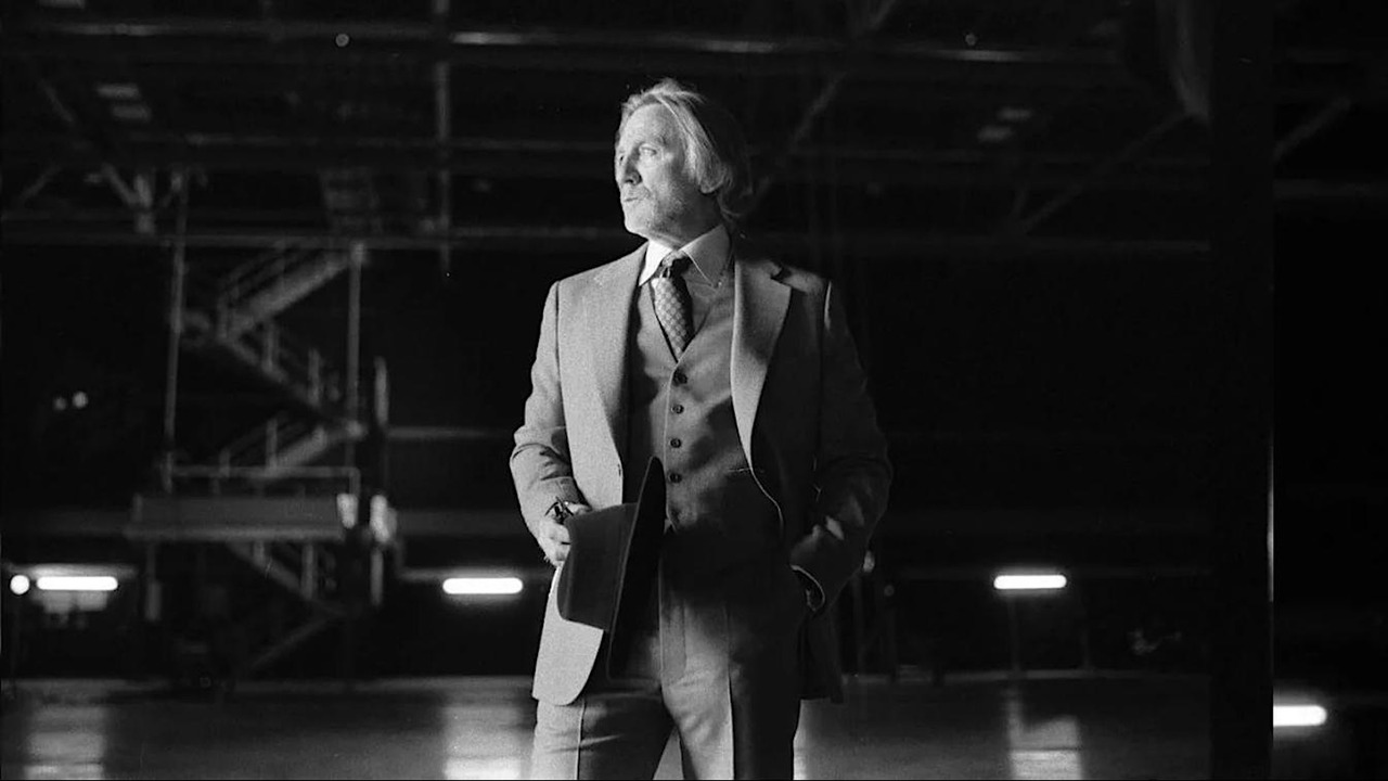 Knives Out 3, Rian Johnson risponde al boss di Netflix: “Lo voglio nei cinema il più possibile”