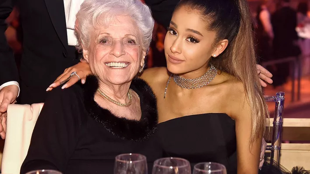 Ariana Grande e il dolorosissimo lutto che ha colpito la sua famiglia: “siamo devastati” [FOTO]