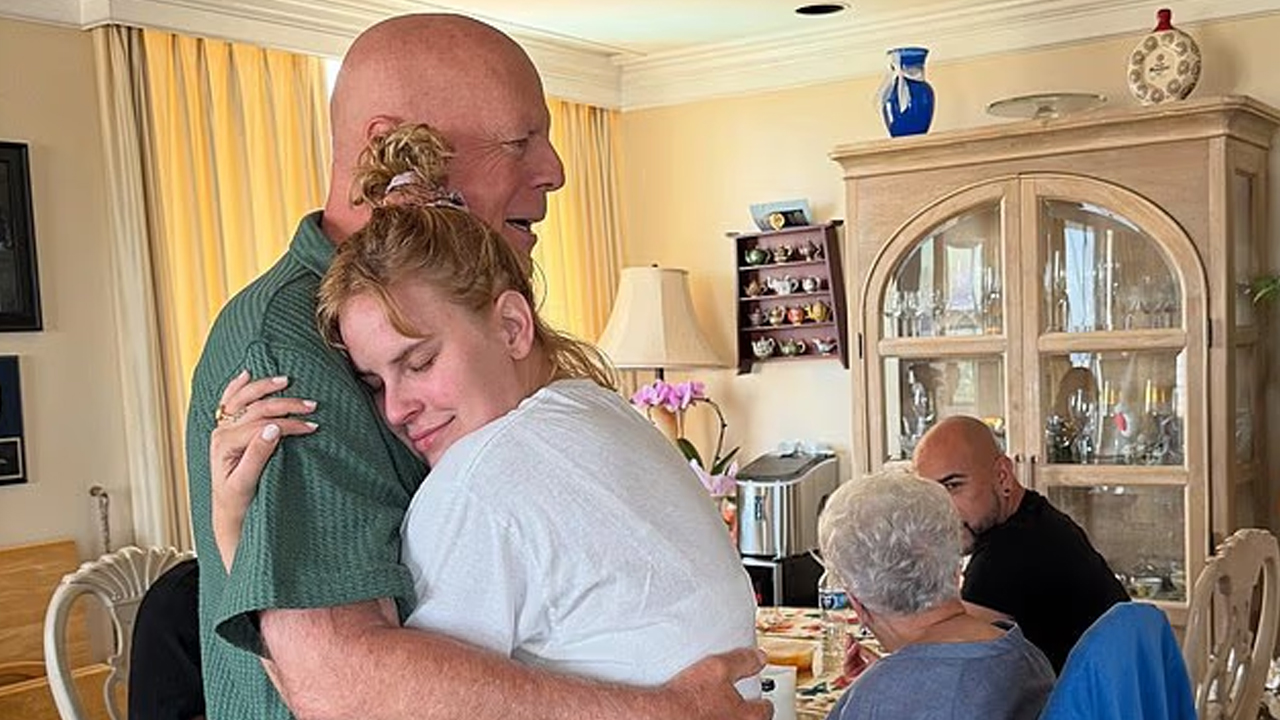 Bruce Willis – la figlia Tallulah si difende dalla critiche per la diffusione di foto del padre affetto da demenza