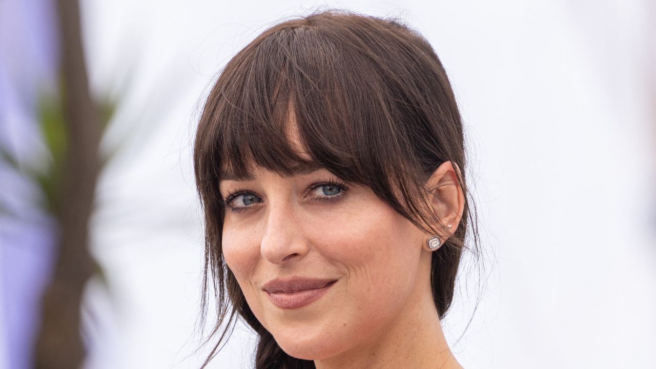 Il motivo della rottura tra Dakota Johnson e Chris Martin - Cinematographe.it