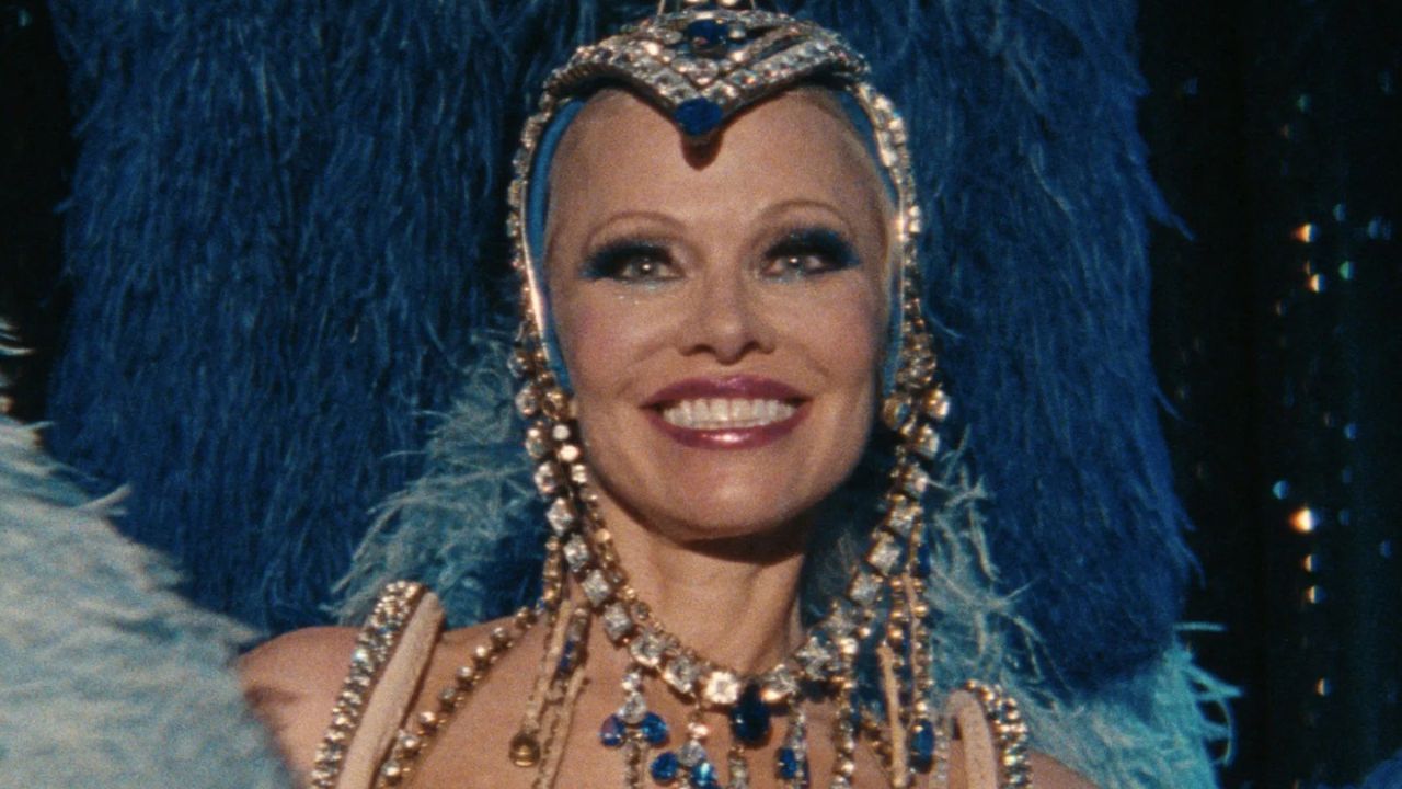 La rinascita di Pamela Anderson è iniziata nel giardino di casa - Cinematographe.it