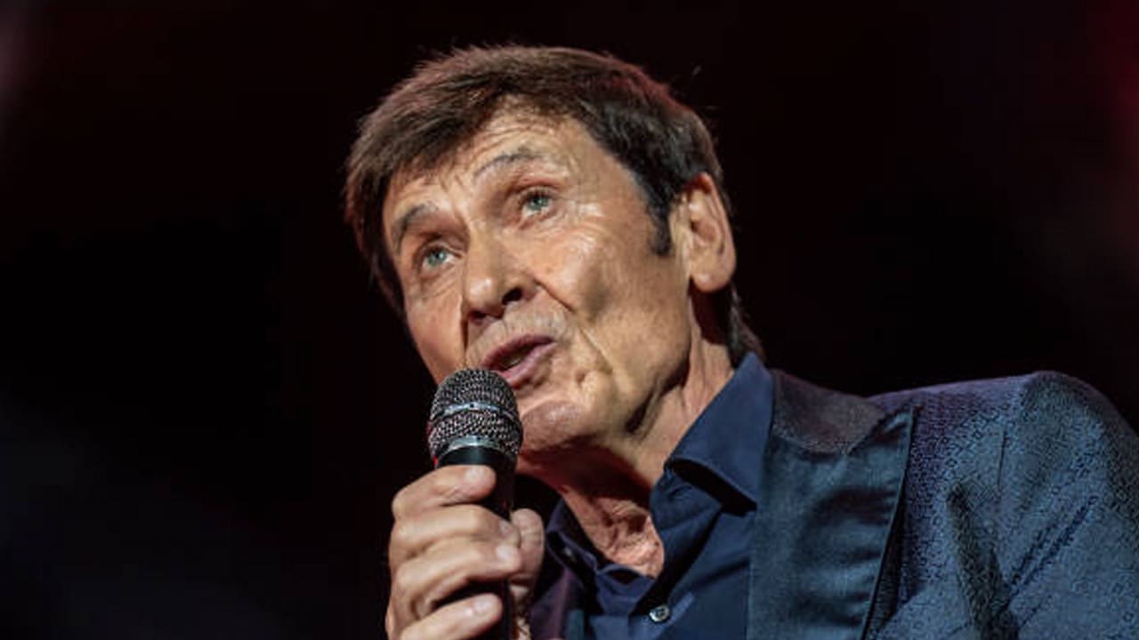 Gianni Morandi e il dolorosissimo lutto: “Ho condiviso con lui momenti di vita e lavoro, mi mancherà moltissimo”