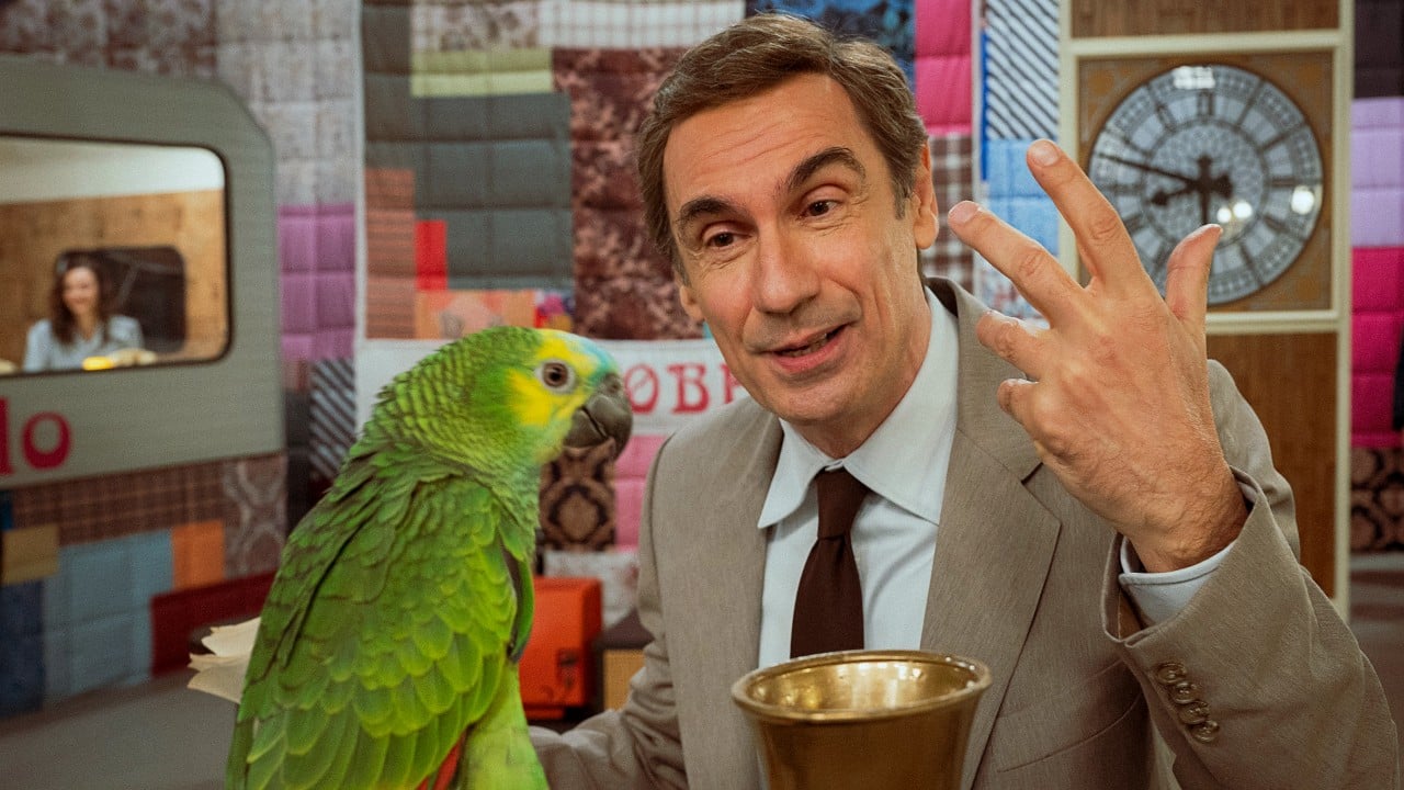Portobello, Fabrizio Gifuni è Enzo Tortora nella nuova immagine ufficiale della serie