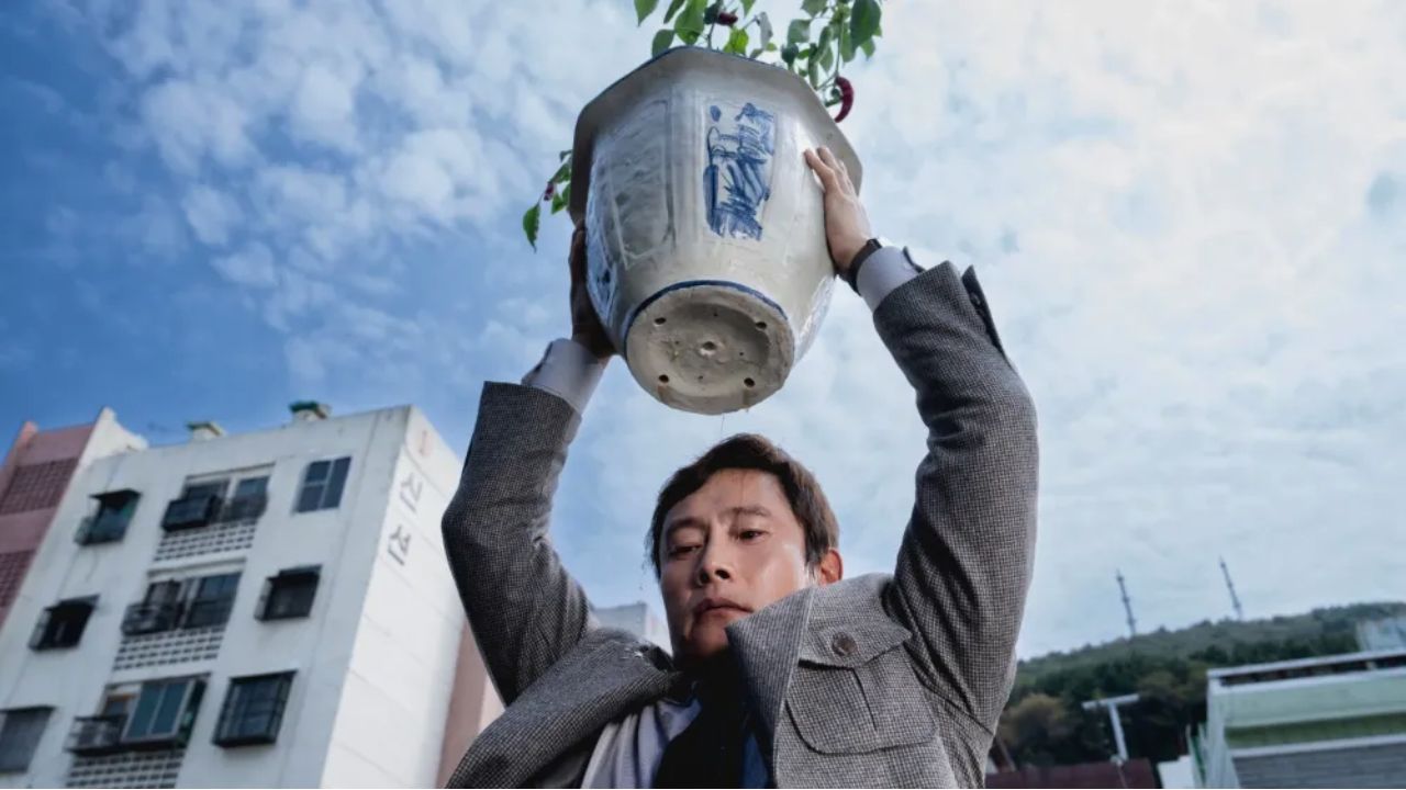No Other Choice: il trailer del nuovo film di Park Chan-wook, in arrivo a Venezia 82