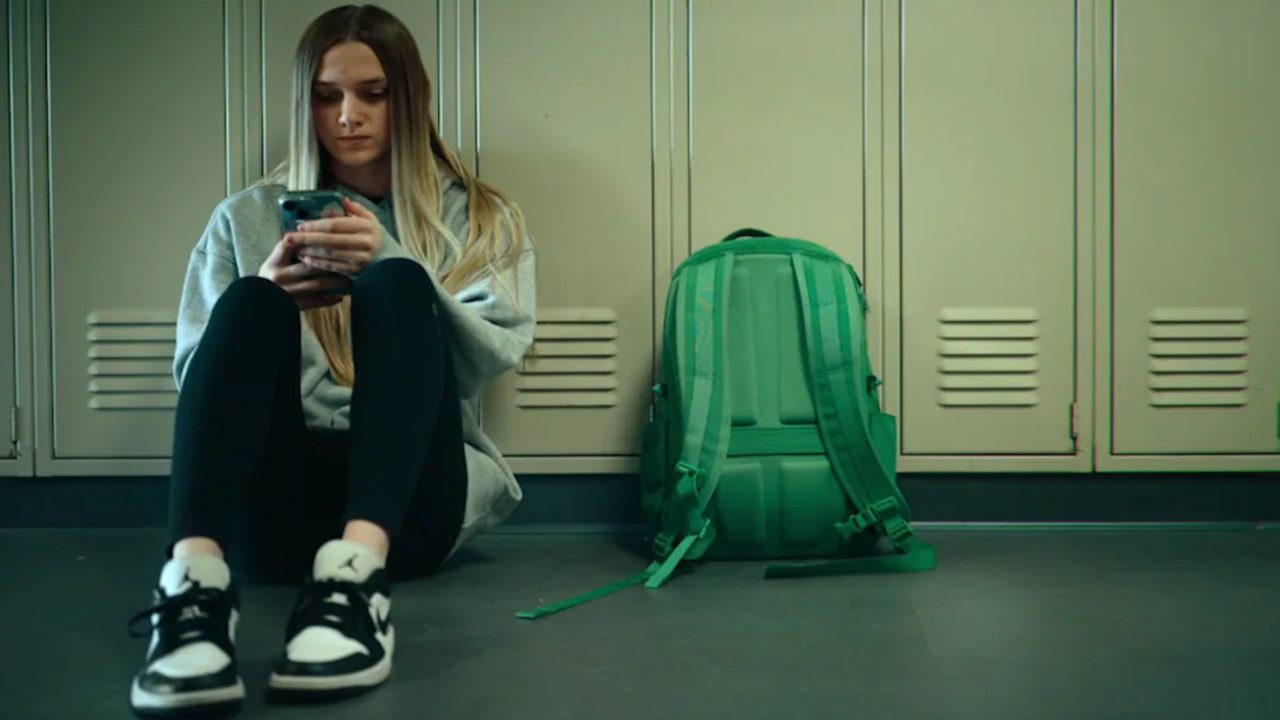 Numero sconosciuto. Uno scandalo di cyberbullismo_cinematographe.it