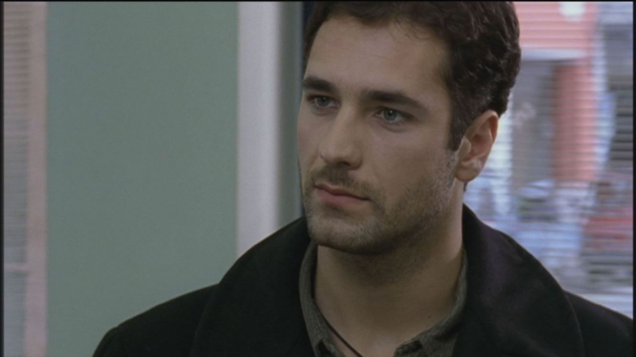 Raoul Bova deposita il marchio "occhi spaccanti" all'Ufficio Brevetti - Cinematographe.it
