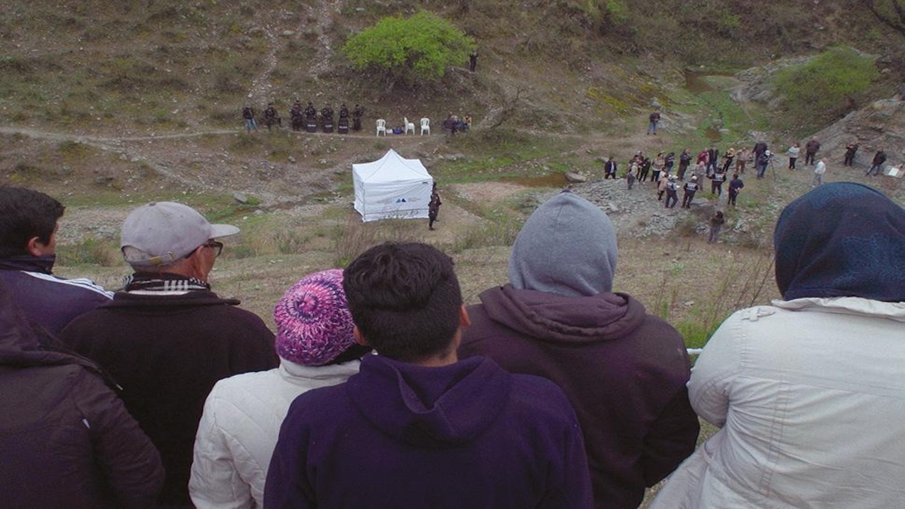 Nuestra Tierra: recensione del documentario di Lucrecia Martel, da Venezia 82