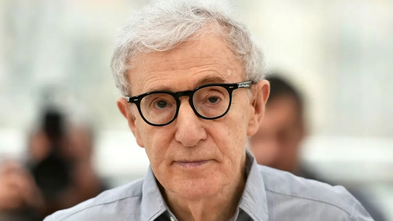 Woody Allen, gli spettacoli teatrali ispirati ai suoi film via dall’Ucraina: la replica del regista