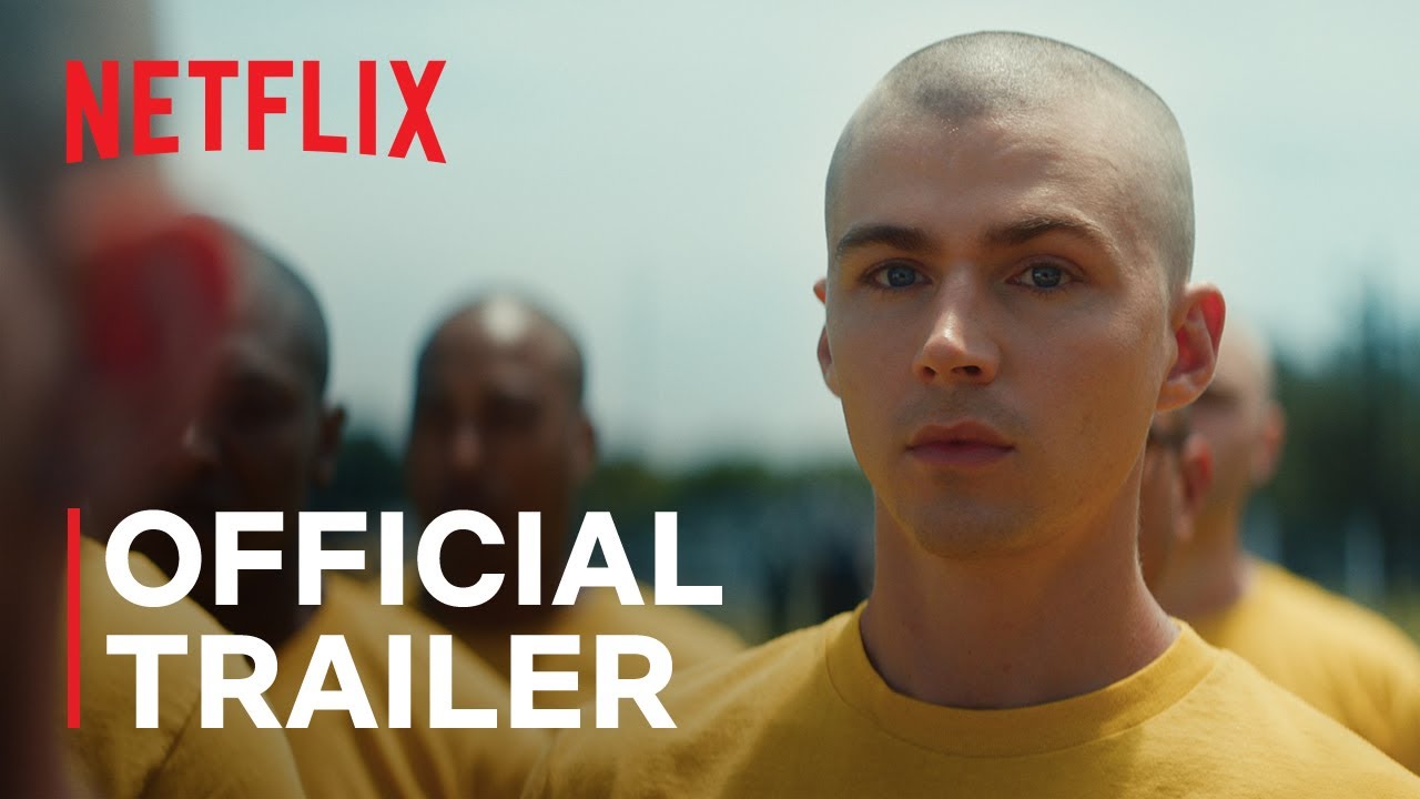 Boots: il trailer della serie Netflix con Miles Heizer