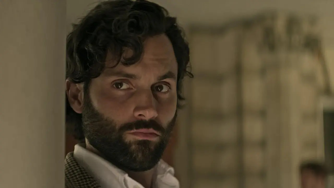 Penn Badgley sul lato assurdo del girare le scene di sesso in You: “Guardo nella telecamera e mi s…o”