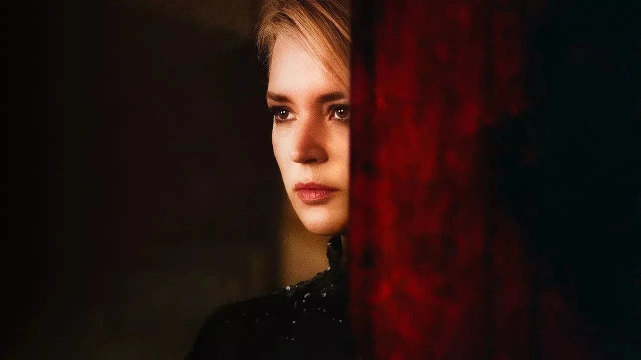 La doppia vita di Madeleine Collins: trama, trailer e cast del film con Virginie Efira