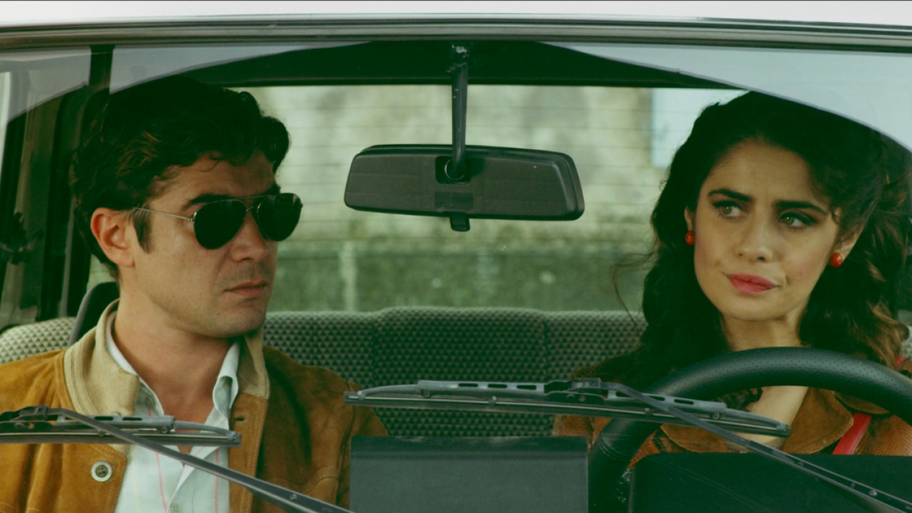 La verità sta in cielo: trama, trailer e cast del film con Riccardo Scamarcio e Greta Scarano