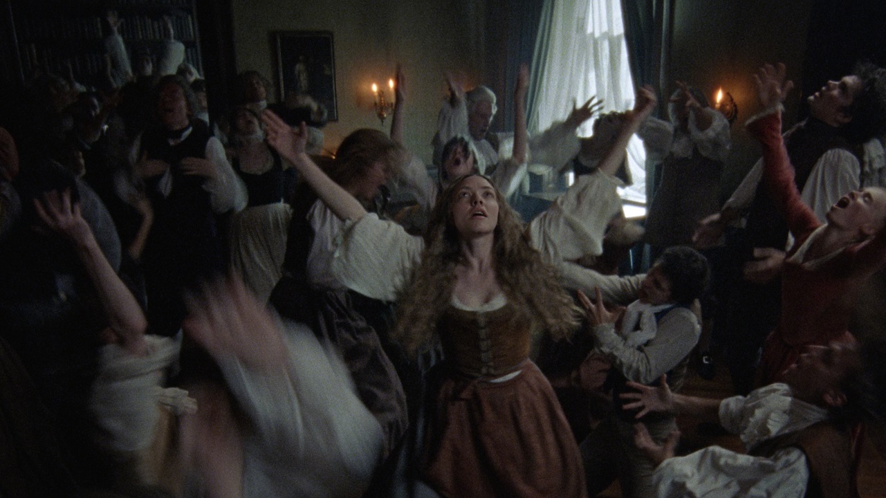 The Testament of Ann Lee: recensione del biopic musicale con Amanda Seyfriend, da Venezia 82