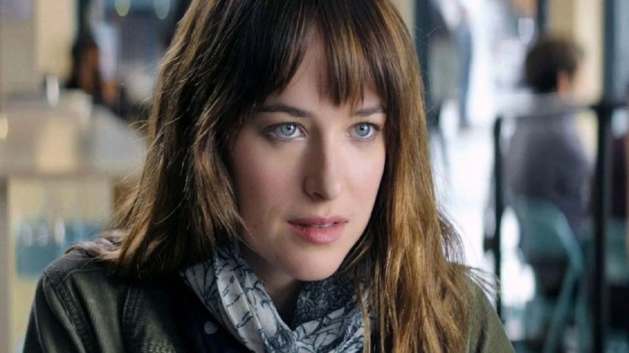 Dakota Johnson non sopporta gli uomini con le infradito - Cinematographe.it