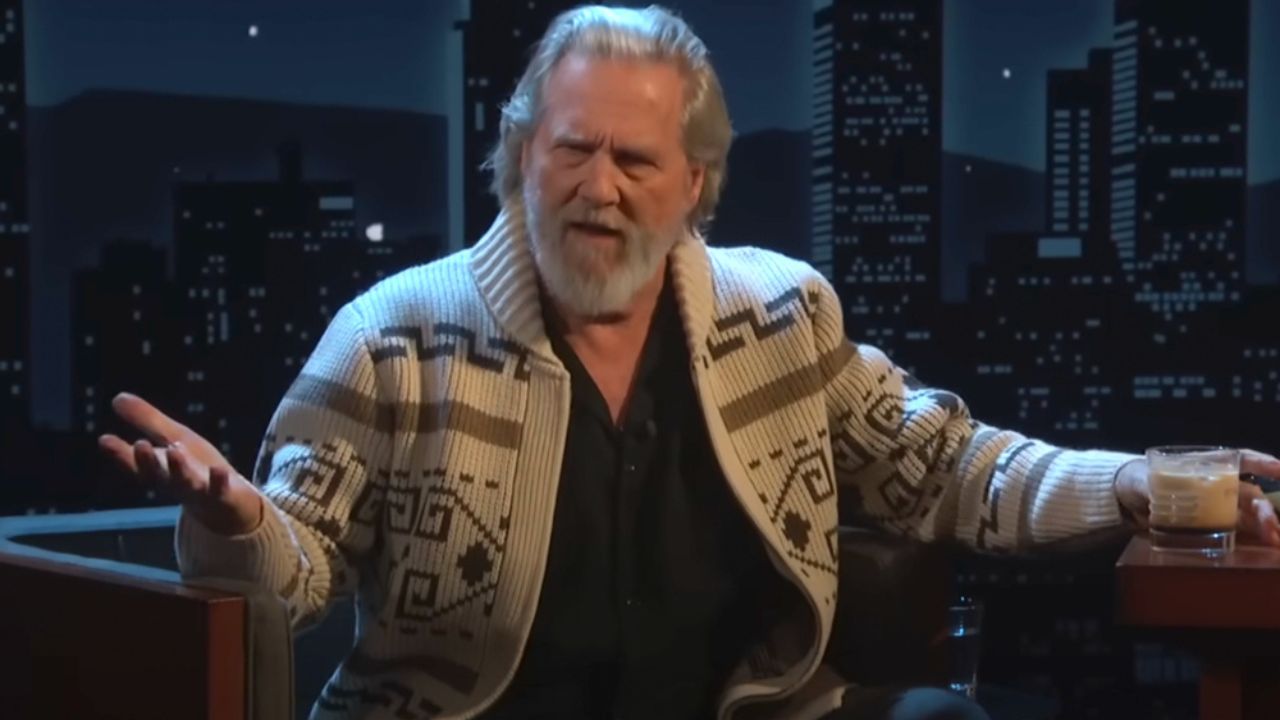Jeff Bridges rianima il Drugo per criticare duramente i raid dell’ICE: “Togliamolo dalle nostre strade e mettiamolo nei nostri drink”