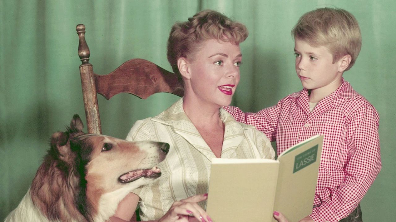 Addio a June Lockhart, la “mamma d’America” di Lassie e Lost in Space. Aveva 100 anni