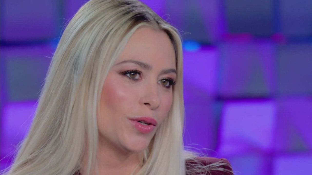 Martina Stella racconta la fine dell’amore con Andrea Manfredonia: “un matrimonio affollato, ho sofferto molto”