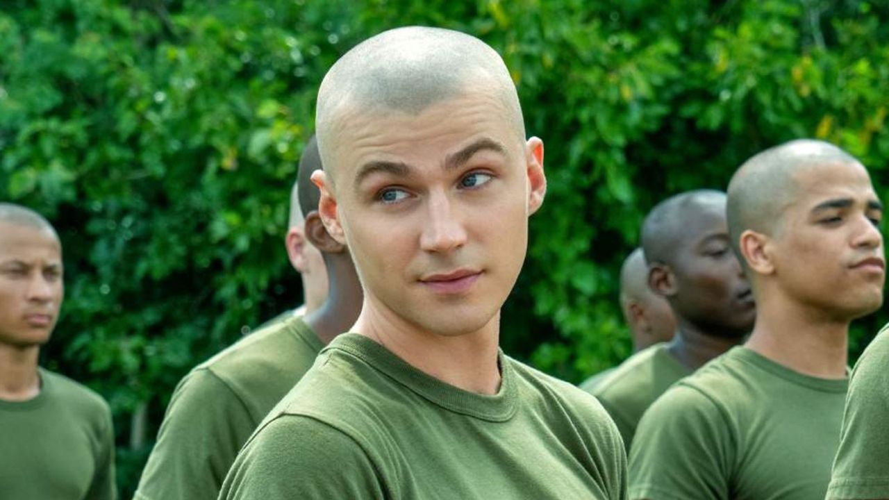 Chi è Miles Heizer? Biografia carriera e vita privata del protagonista della serie queer Netflix