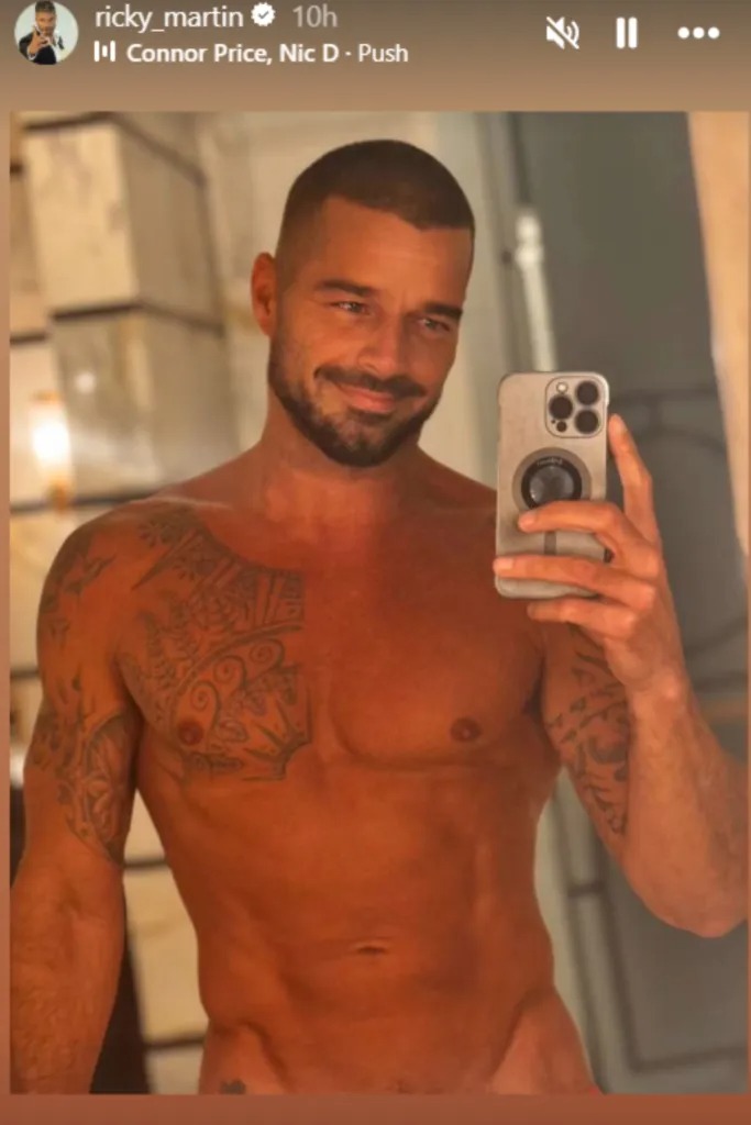 Ricky Martin nudo allo specchio - Cinematographe.it