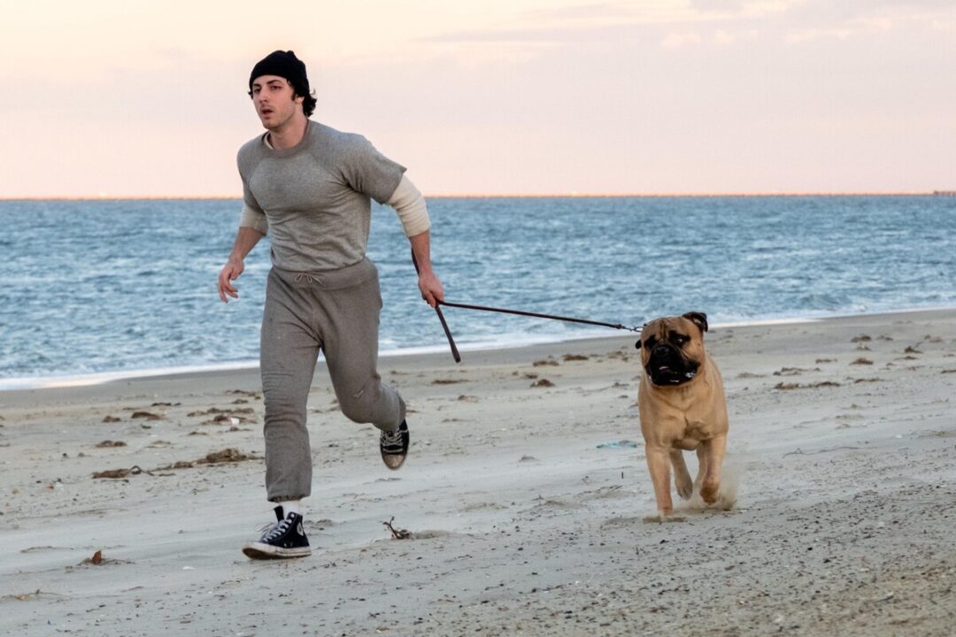 Il biopic su Sylvester Stallone si svela nella prima foto