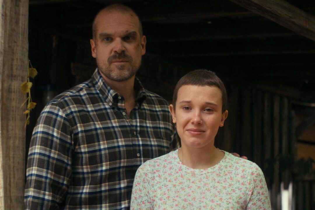 David Harbour rompe il silenzio sulle polemiche con l’ex moglie e Millie Bobby Brown: “Cambierei tutto o niente”