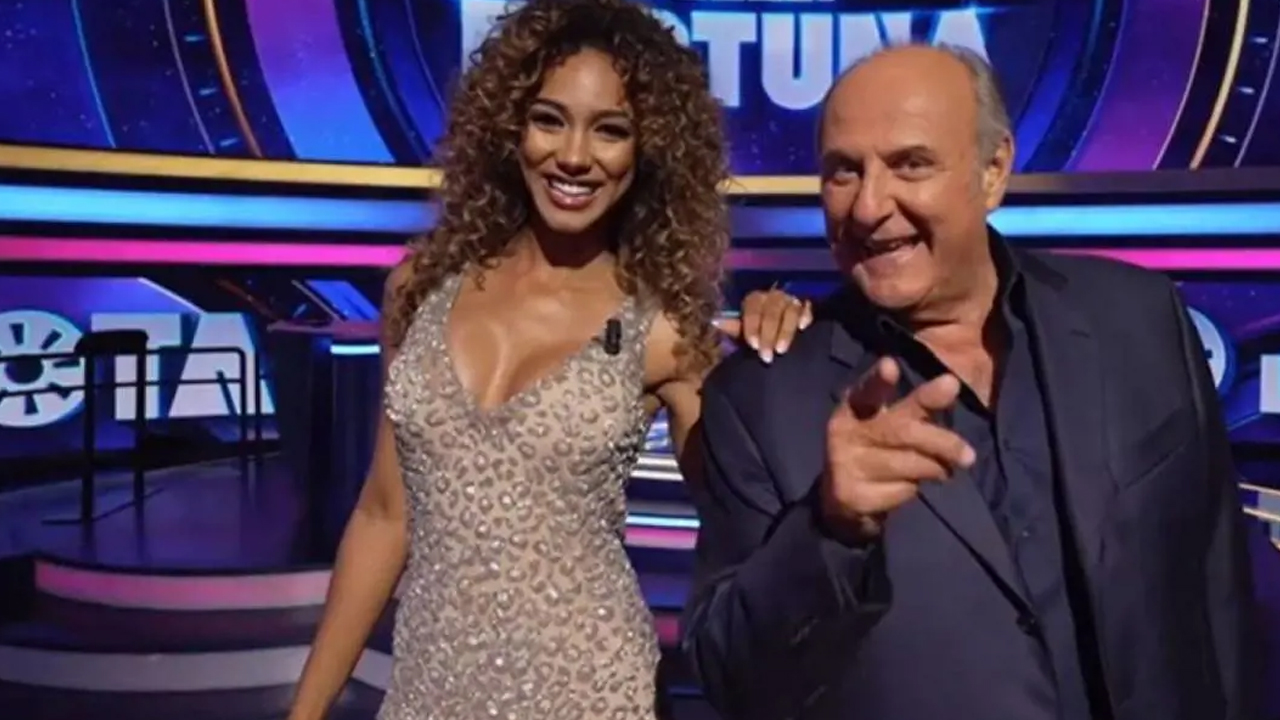 Claudia Gerini e la polemica su La ruota della fortuna: “ancora una ragazza nuda”