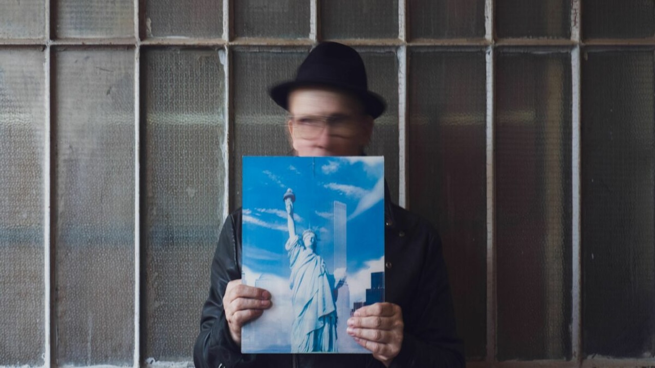 Il complotto di Tirana: recensione del documentario di Manfredi Lucibello