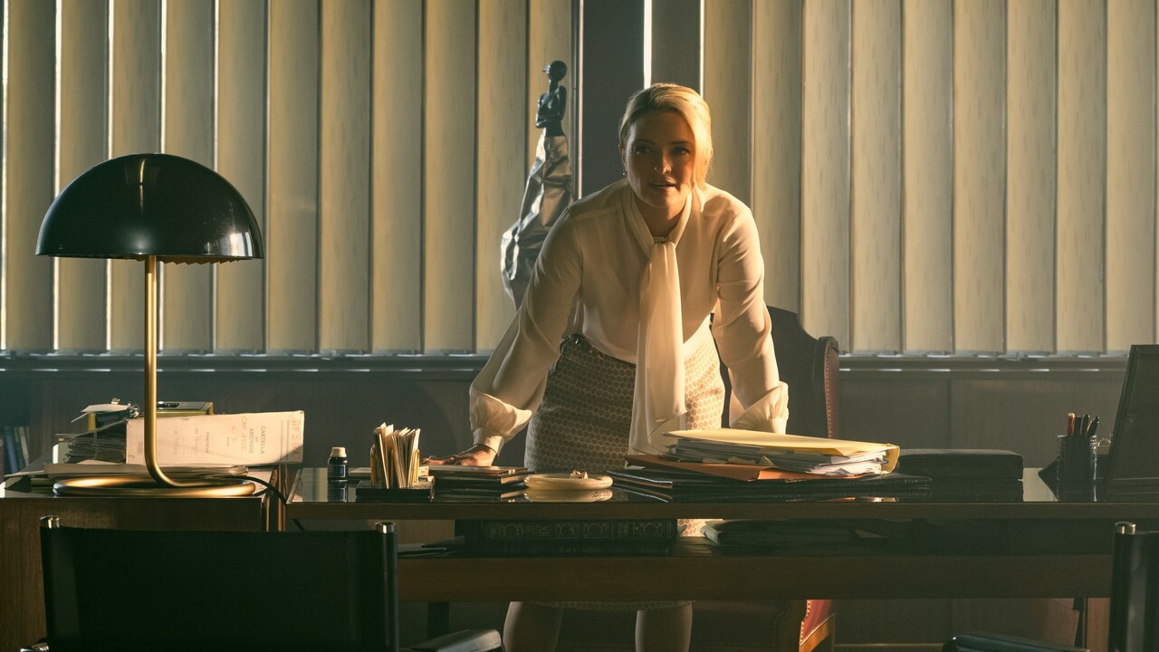 Mrs Playmen: recensione della serie tv Netflix con Carolina Crescentini