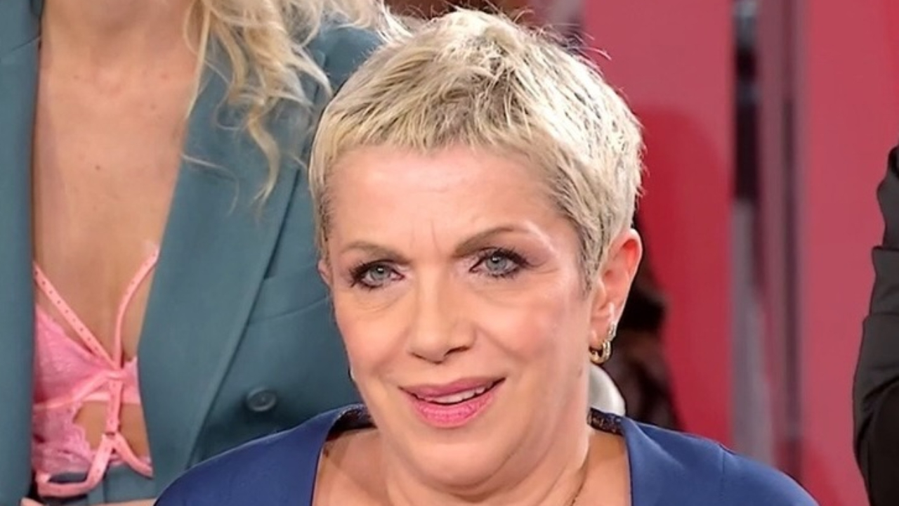 Rosanna Banfi e il ritorno del cancro: l’attrice affronta la recidiva del tumore “prendendolo a calci”